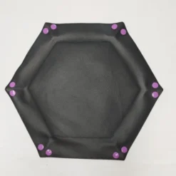 Piste à dés hexagonale en simili cuir noir et coton motif "Sorciers"