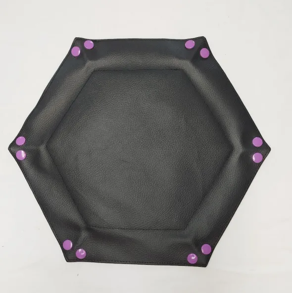 Piste à dés hexagonale en simili cuir noir et coton motif "Sorciers"